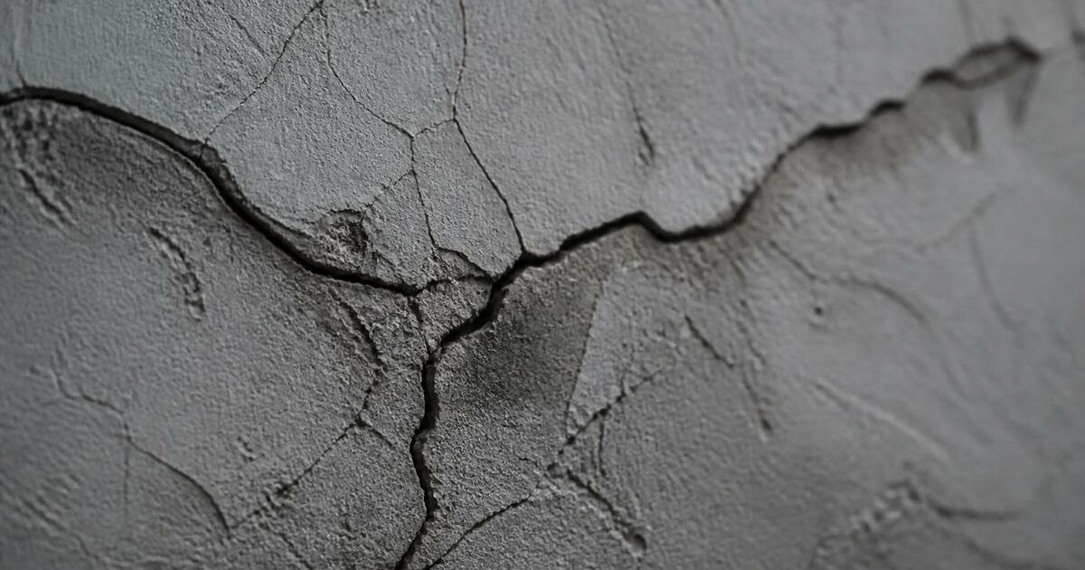 Мэр Сочи осмотрел оползневый участок на улице Вишнёвой Мэр Сочи осмотрел оползневый участок на улице В...